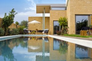 Erleben Sie Harmonie und Kretas bunte Natur in einer modernsten Design-Villa